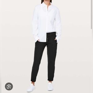 Lululemon On The Fly Woven 28"